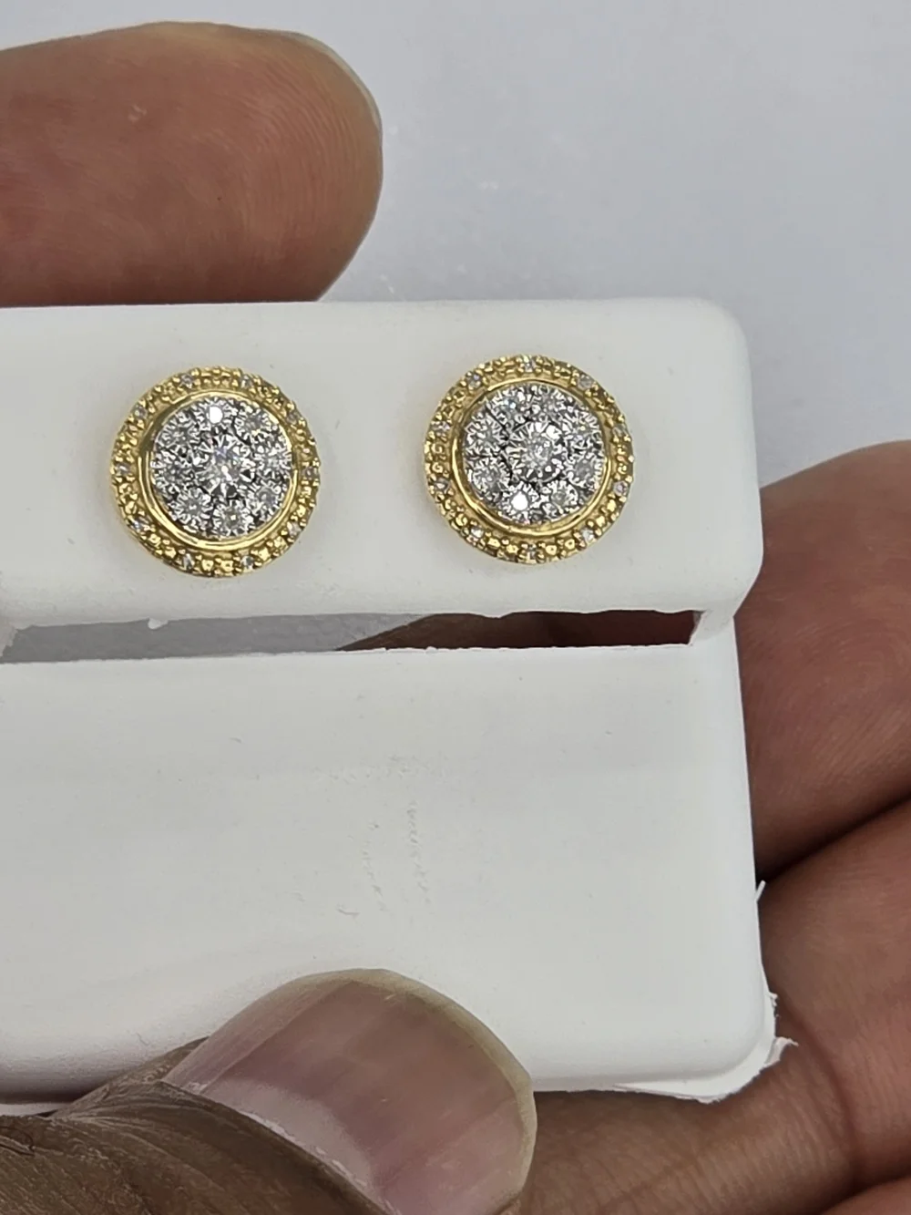 Real Diamond 10k Gold Round Stud Earring